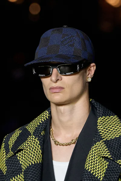 Look 75